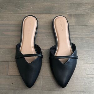 Pointed Black Slip-On Mule Flats - Unbranded